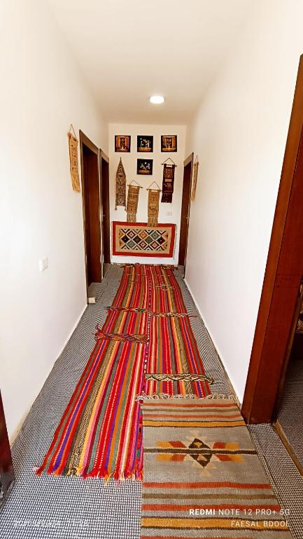 Postel nebo postele na pokoji v ubytování Petra Magic Guest House