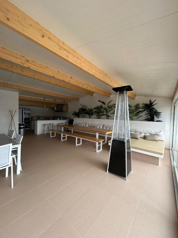Fotografia z galérie ubytovania Casa Madera con Piscina Privada Sanlucar v destinácii Sanlúcar de Barrameda