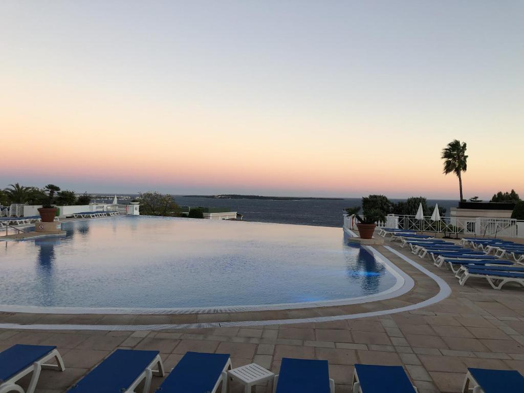 Bazén v ubytovaní CANNES Appartement Duplex Piscine VUE Mer WIFI PARKING CLIM alebo v jeho blízkosti