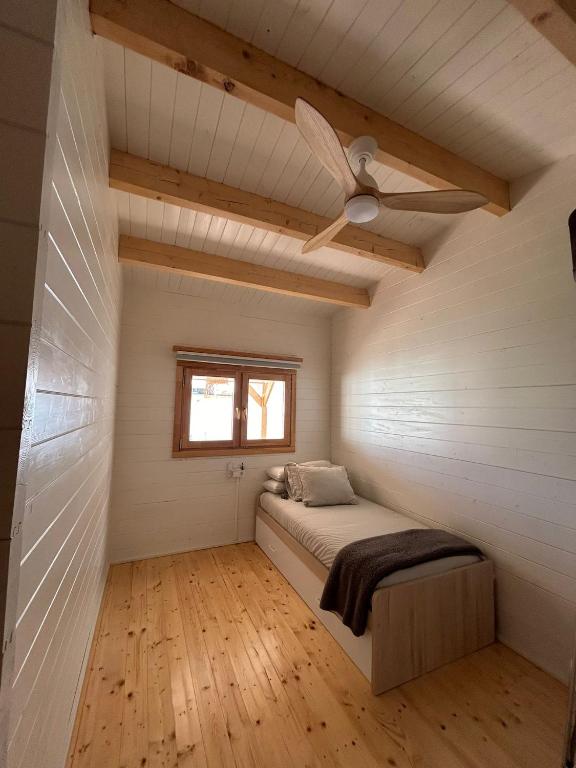 Posteľ alebo postele v izbe v ubytovaní Casa Madera con Piscina Privada Sanlucar
