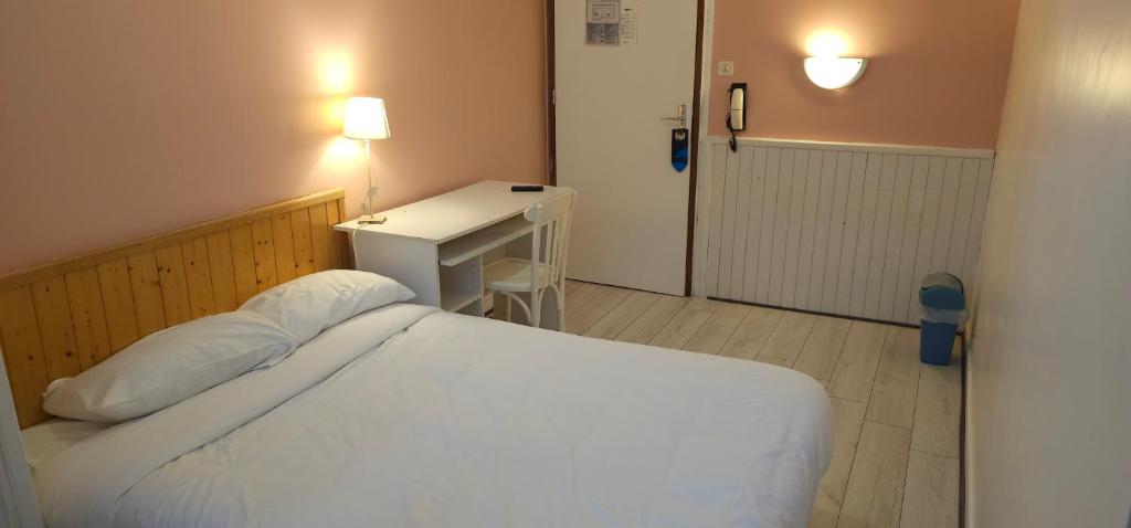 Postel nebo postele na pokoji v ubytování Hotel CÖRONA Lourdes