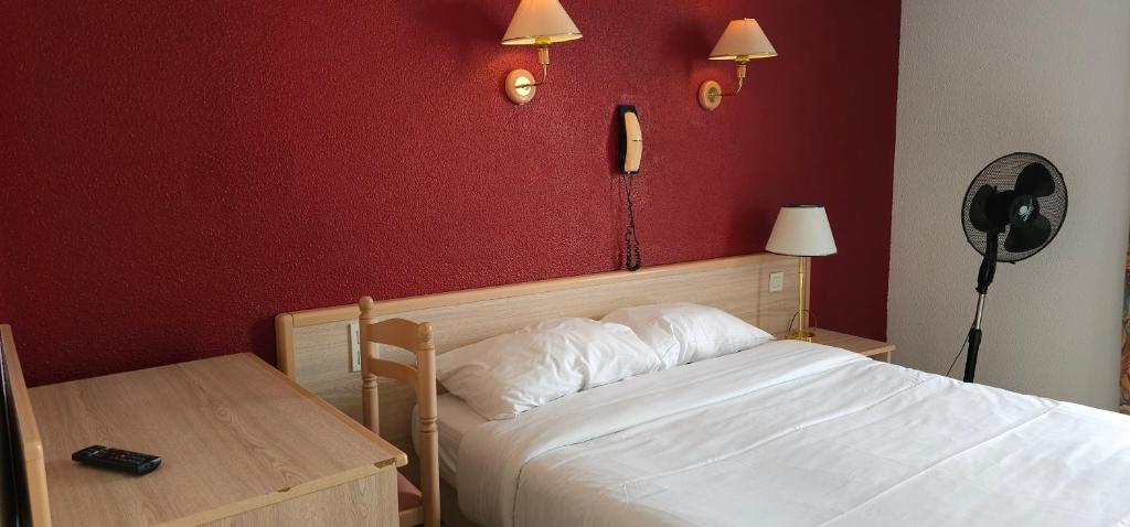Postel nebo postele na pokoji v ubytování Hotel CÖRONA Lourdes