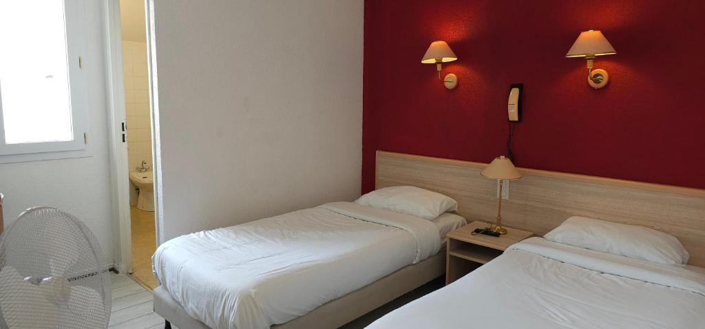 Postel nebo postele na pokoji v ubytování Hotel CÖRONA Lourdes