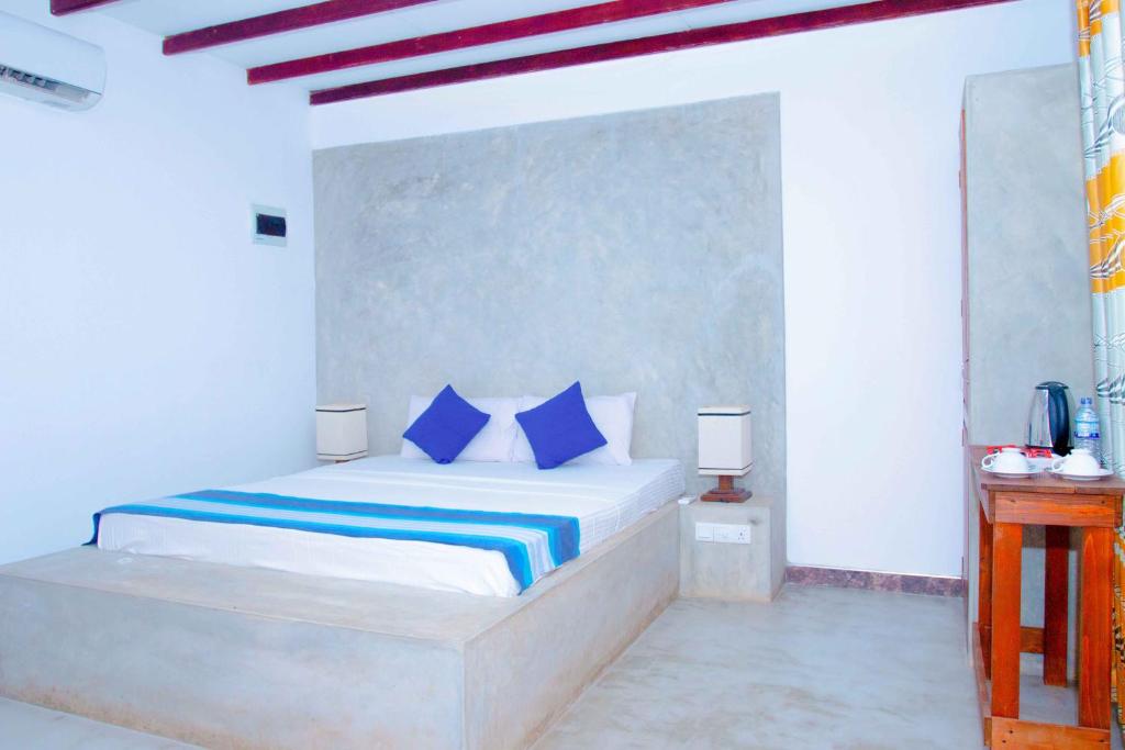 Postel nebo postele na pokoji v ubytování Mandavilla Airport Transit Hotel