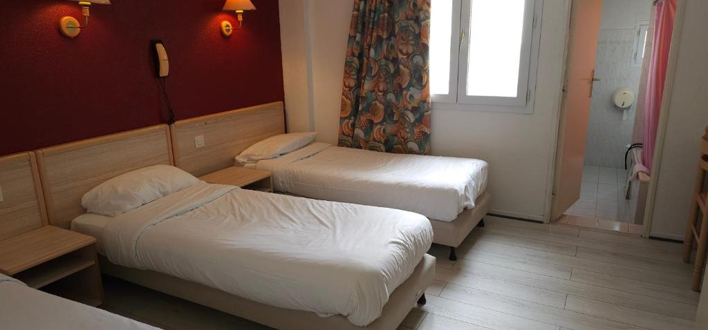 Postel nebo postele na pokoji v ubytování Hotel CÖRONA Lourdes