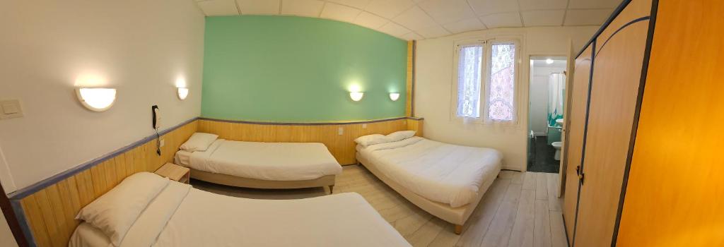 Postel nebo postele na pokoji v ubytování Hotel CÖRONA Lourdes