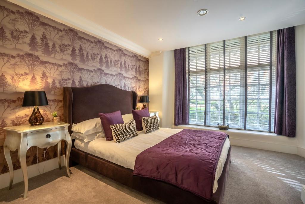 a bedroom with a bed and a window at 31 Cocoa Suites in York