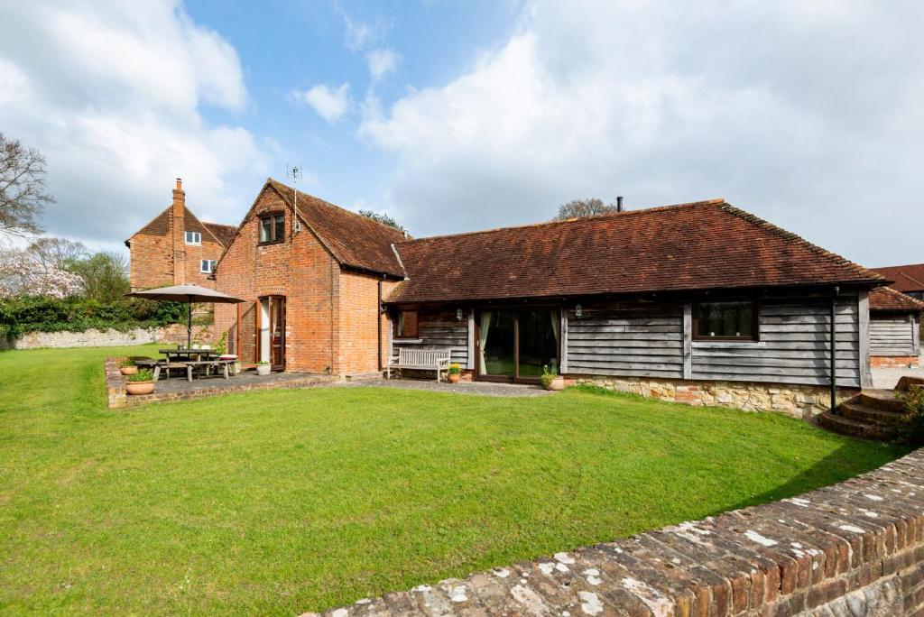 a large brick house with a large yard at Byre in Herstmonceux