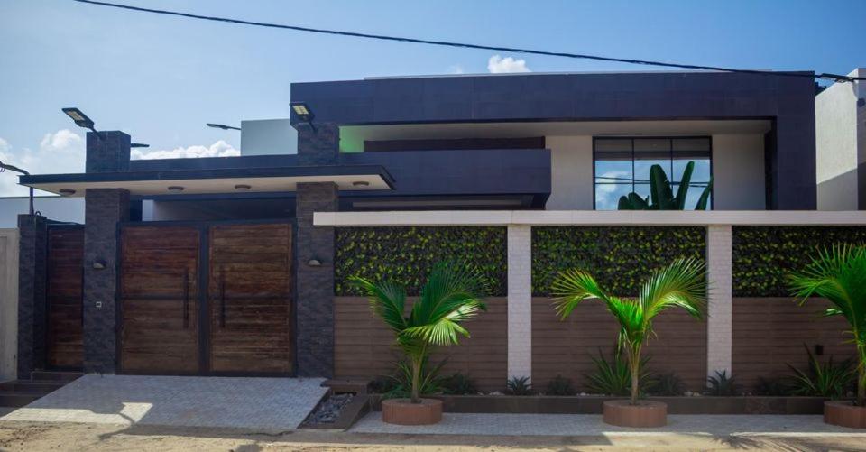 a rendering of a house with palm trees in front at VIILA LibDo in Cococodji