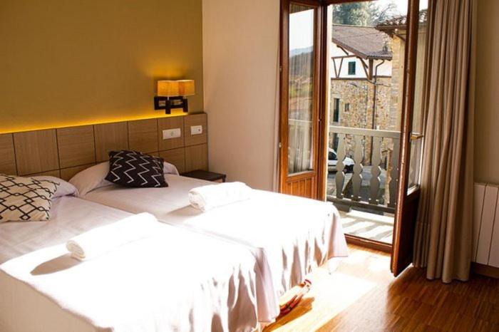 Postel nebo postele na pokoji v ubytování Hotel valle de turtzioz