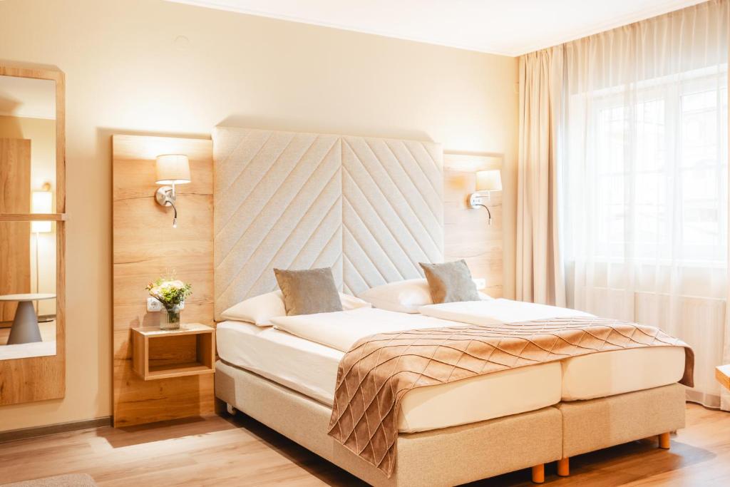 Postel nebo postele na pokoji v ubytování Hotel Krone