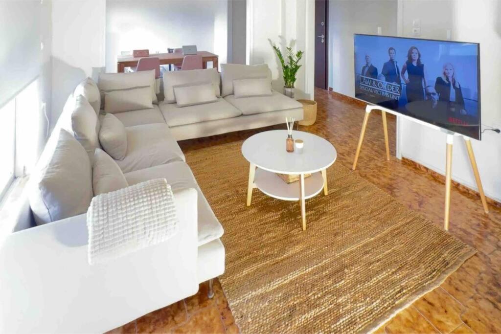 TV o dispositivi per l'intrattenimento presso Linear Flat - City Center - Private Parking