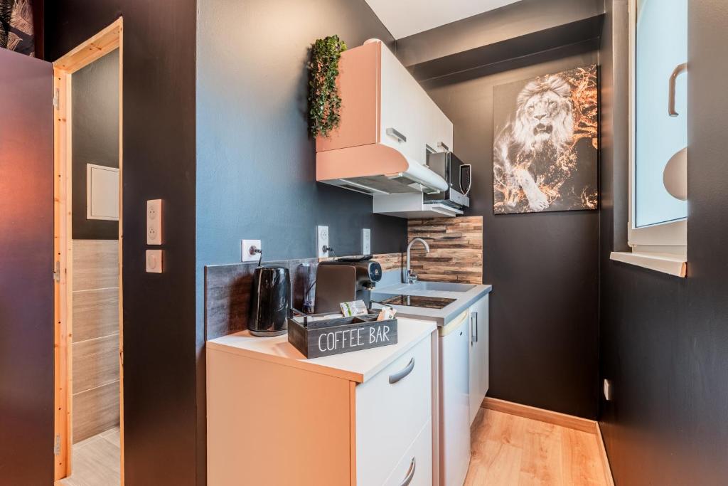 Kuchyň nebo kuchyňský kout v ubytování "STUDIO GOLD" Proche Gare - Netflix - Wifi - Cuisine