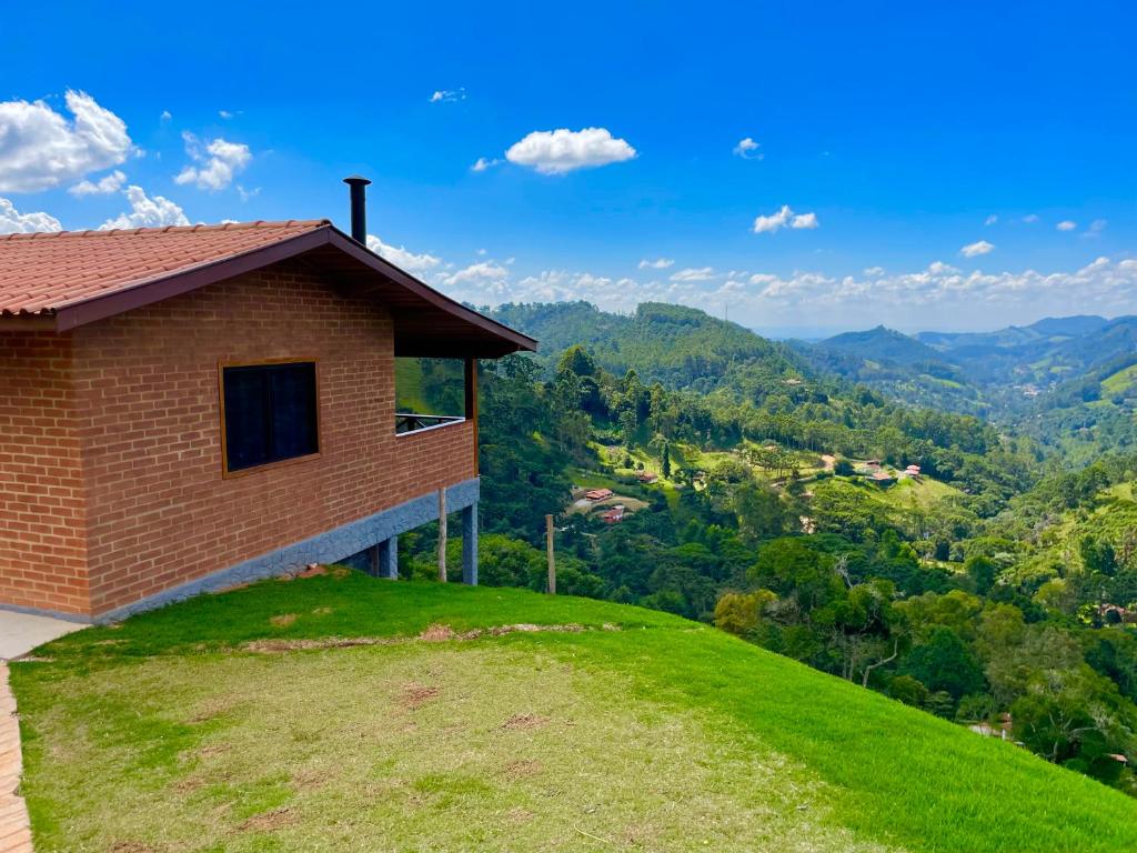 Landskap semula jadi dekat dengan chalet