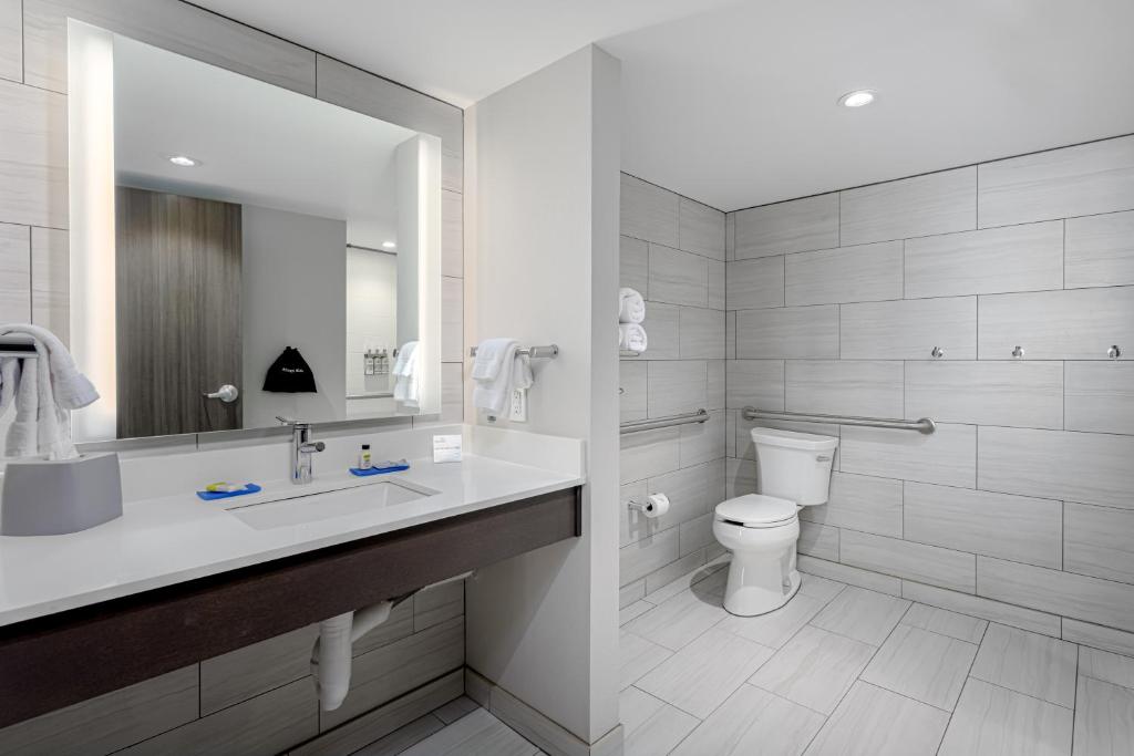 Holiday Inn Express Pensacola Beach by IHG photo