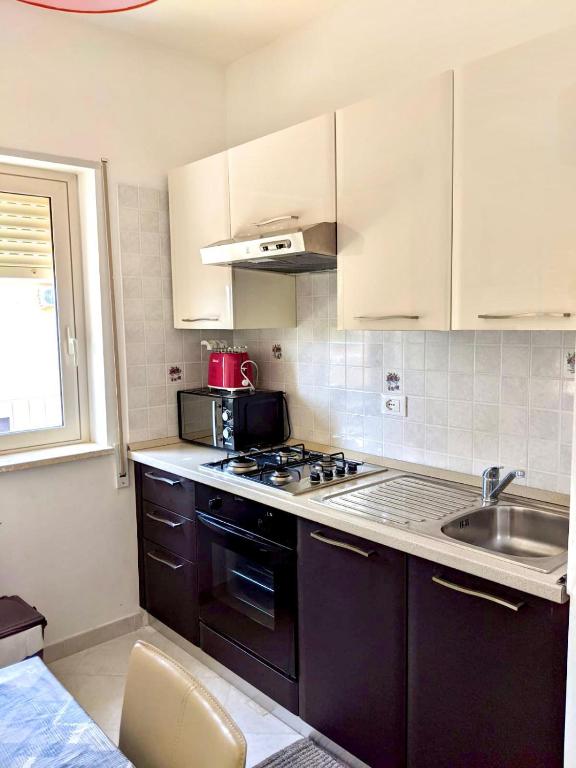Kuchyň nebo kuchyňský kout v ubytování Apartment Difesa Pizzo