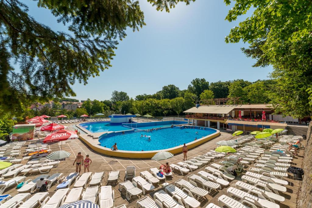 Bazén v ubytování Hotel Padis nebo v jeho okolí