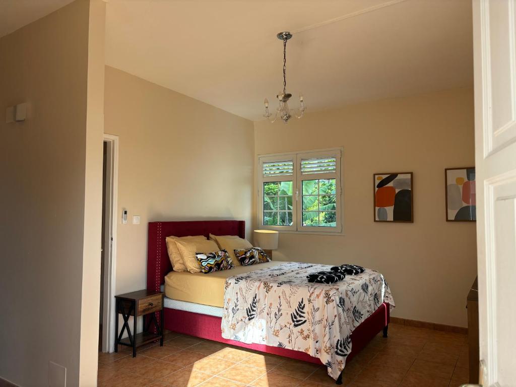Postel nebo postele na pokoji v ubytování Villa Elise Jolie Maison , Piscine, WiFi, pour 7 personnes