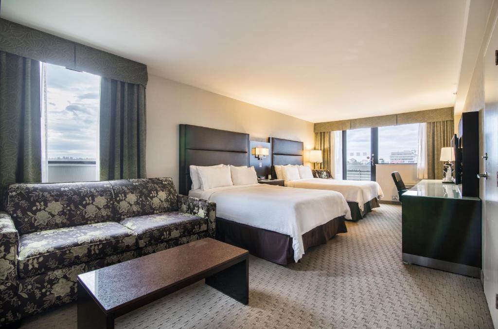Travel Proud Sustainability certification Holiday Inn Vancouver-Centre Broadway by IHG - Habitación Doble Estándar Con Dos Camas Queen Y Balcón