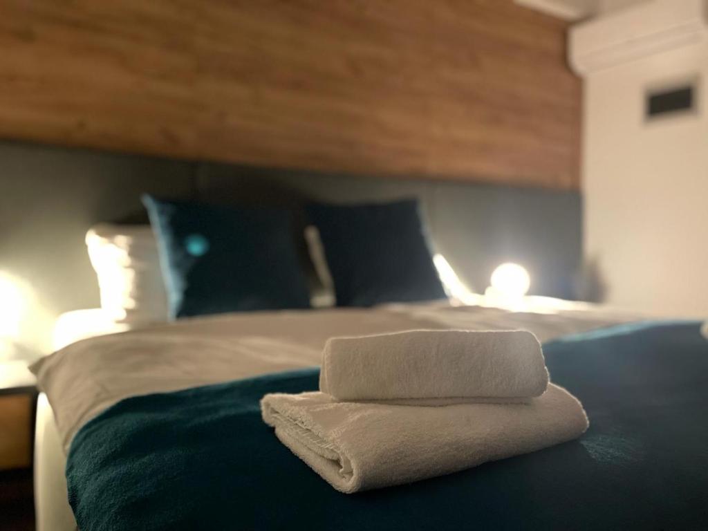 Posteľ alebo postele v izbe v ubytovaní Fazana City Rooms with free parking
