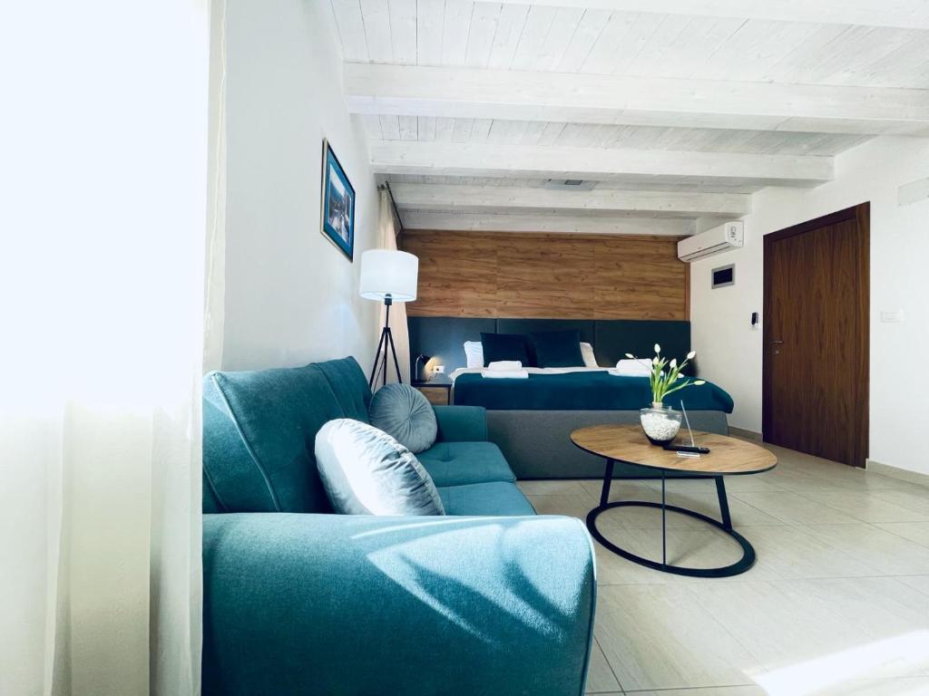 Posedenie v ubytovaní Fazana City Rooms with free parking