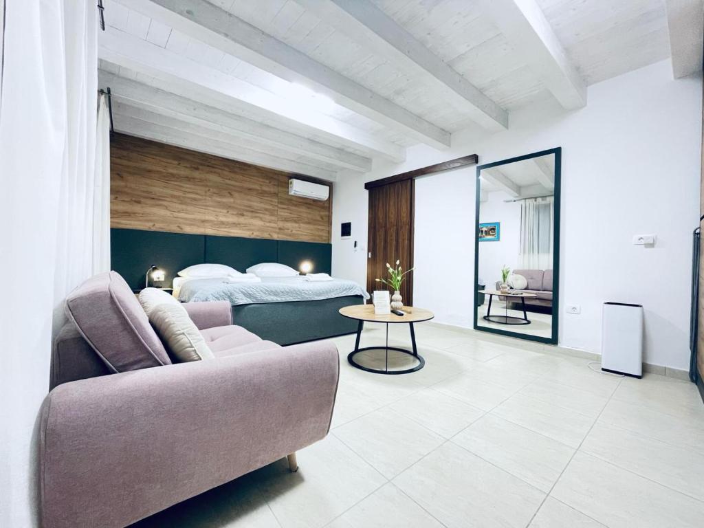Posedenie v ubytovaní Fazana City Rooms with free parking