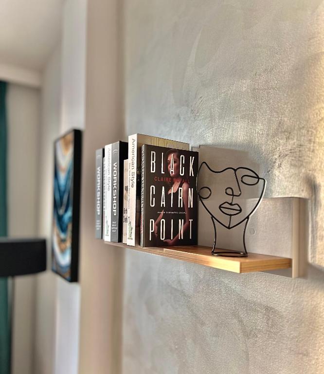 Knihovna v apartmánu