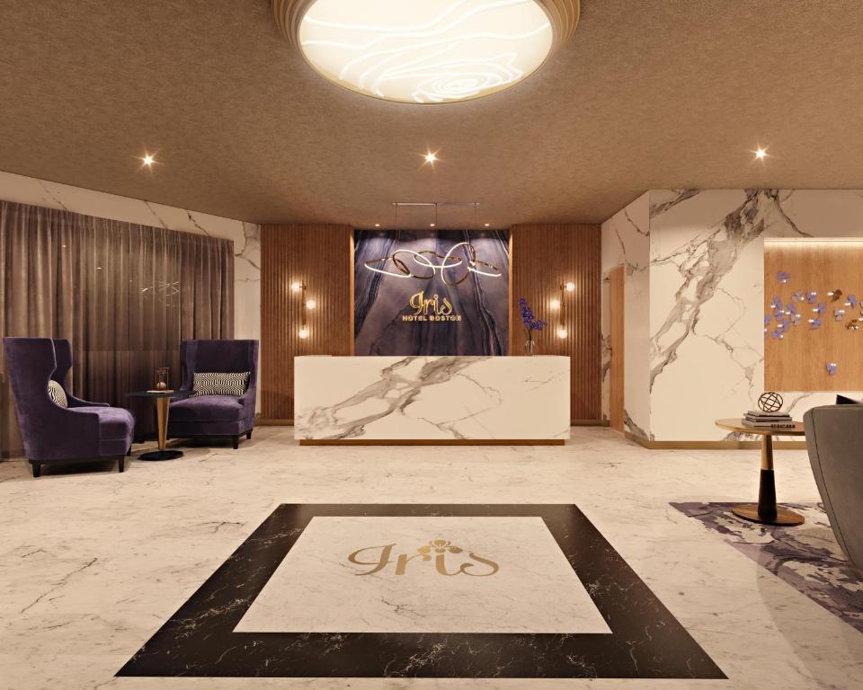 布鲁克林Iris Hotel Boston的大厅,中间有标志