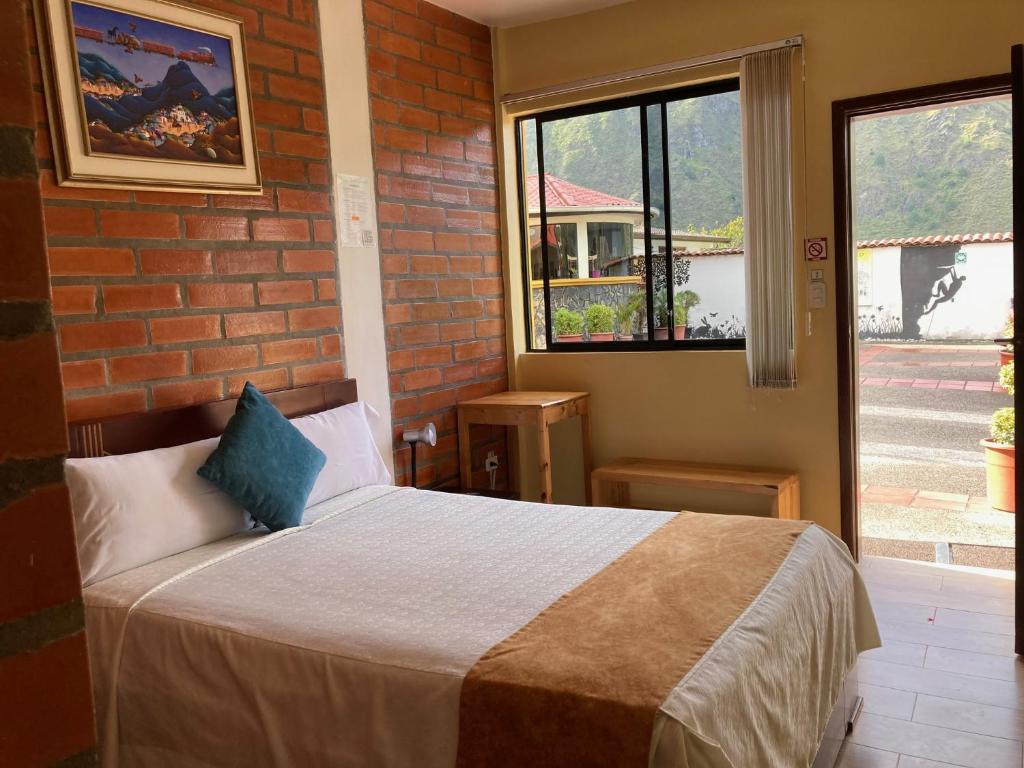 Postel nebo postele na pokoji v ubytování Hostal Monte Carmelo