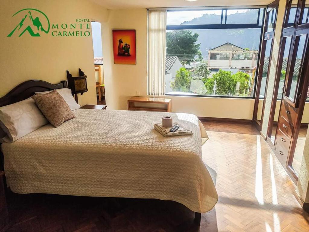 Postel nebo postele na pokoji v ubytování Hostal Monte Carmelo