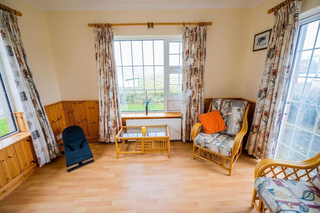 Posezení v ubytování Mullally House Liscannor (Wild Atlantic Way)