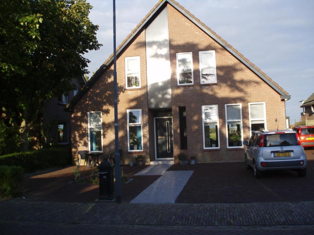 a car parked in front of a brick building at B&B Fam. Tavenier in Vrouwenpolder