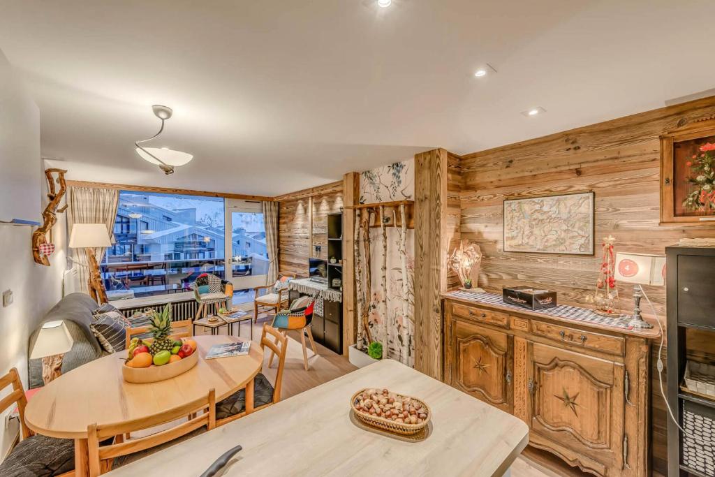 a kitchen and living room with wooden walls at Résidence Glaciers - 2 Pièces pour 5 Personnes 721 in Tignes