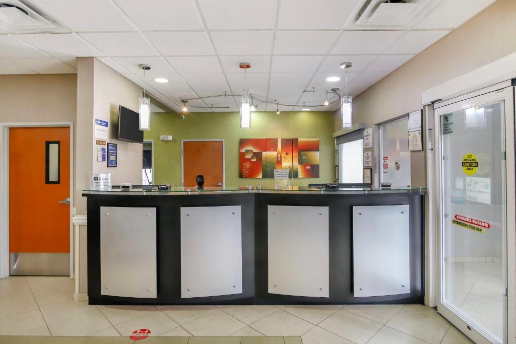 a hospital lobby with a black and white counter at Best Western Plus Brunswick Inn & Suites in Brunswick