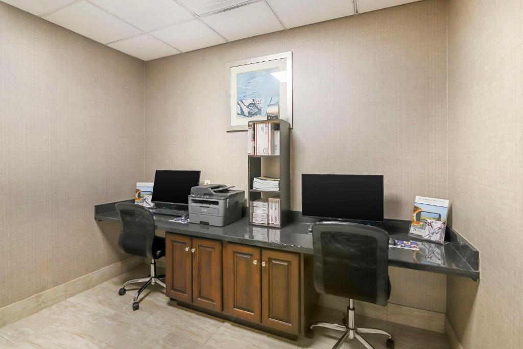 an office with a desk with two chairs and a printer at Best Western Plus Brunswick Inn & Suites in Brunswick