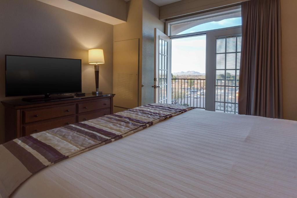 Drury Inn & Suites Las Cruces photo