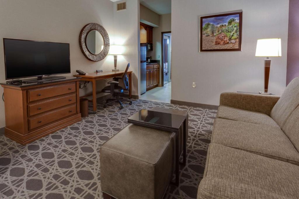 Drury Inn & Suites Las Cruces - King Suite Avec Canapé-lit Et Vue Sur La Terrasse