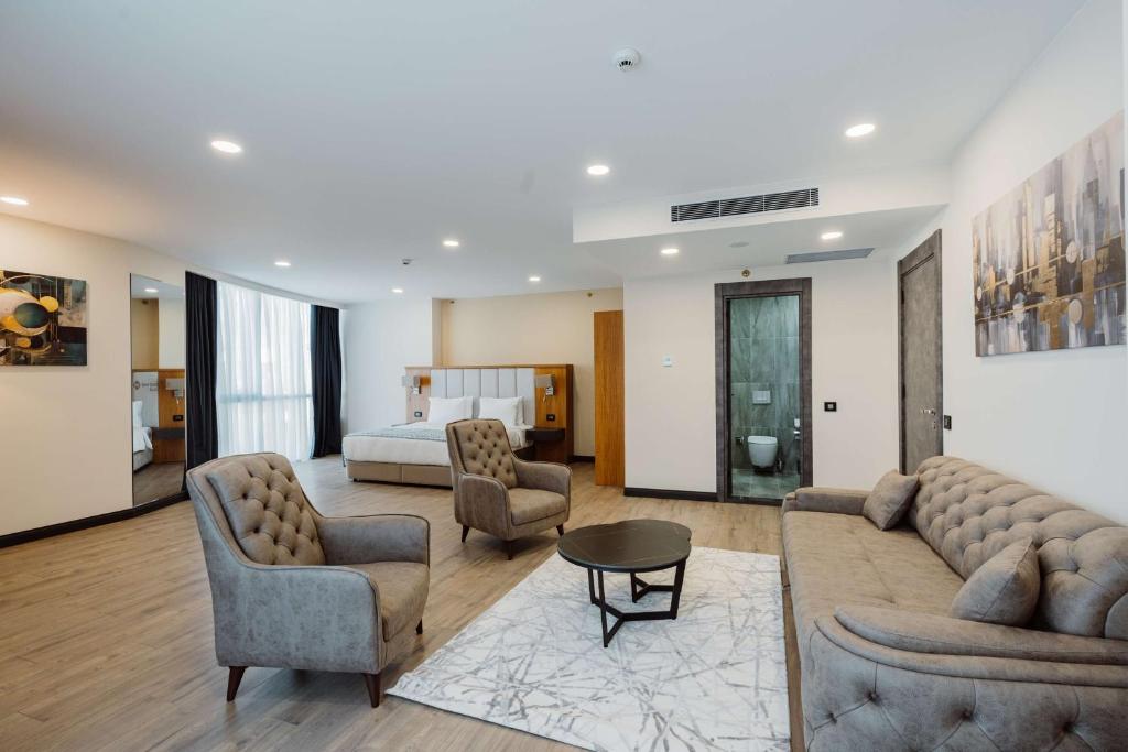 لابی و فضای عمومی Best Western Plus Batumi - تصویر ۵