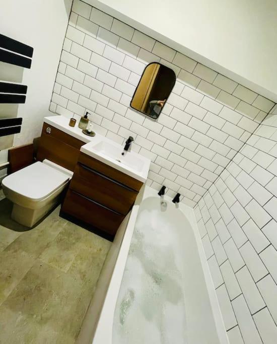 Un baño de New, unique, tiny house with garden
