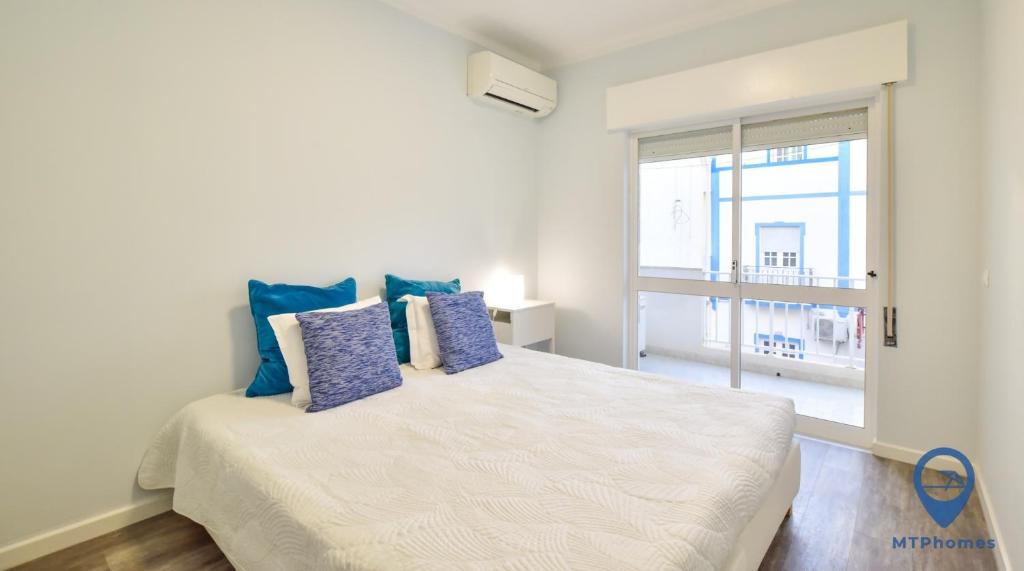 מיטה או מיטות בחדר ב-T1 Perto da Praia