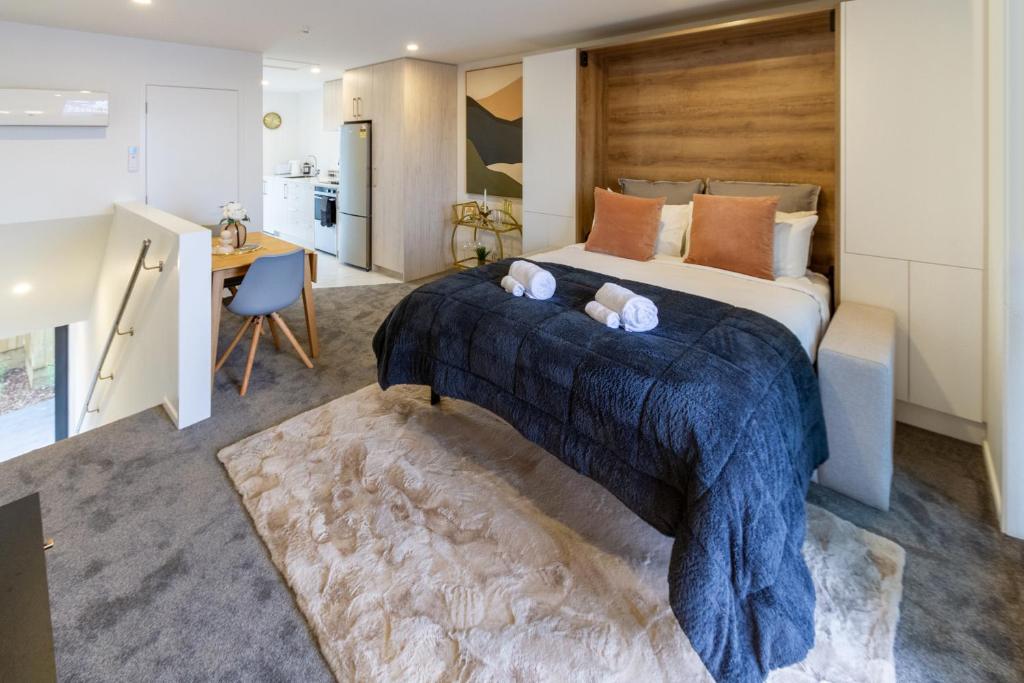 Urban Retreat at 8 Wilmer: Upper Level Studio Gem - Resim 16