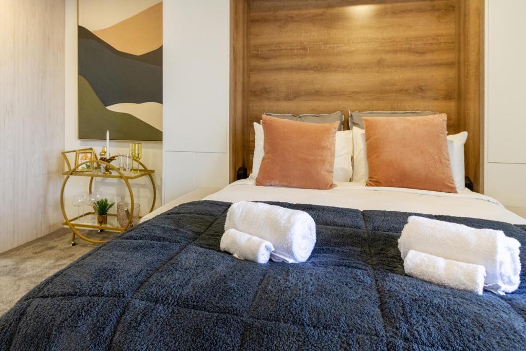 Urban Retreat at 8 Wilmer: Upper Level Studio Gem - Resim 19