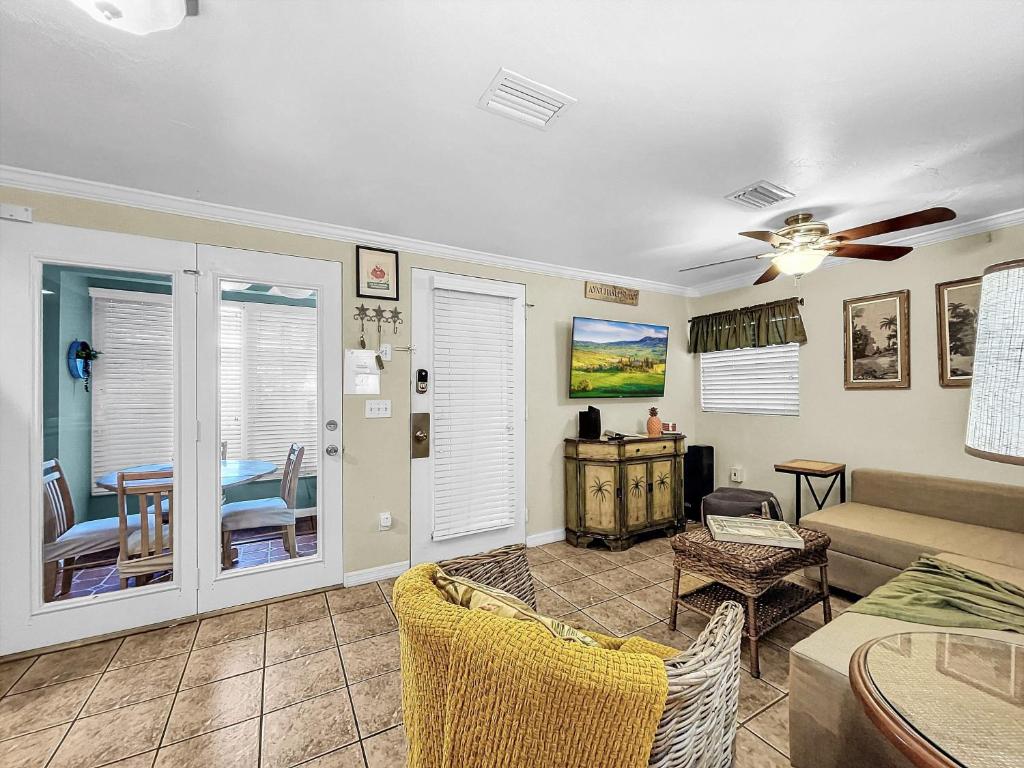 a living room with a couch and a table at Paradise Cove at Island Getaway in Bradenton Beach