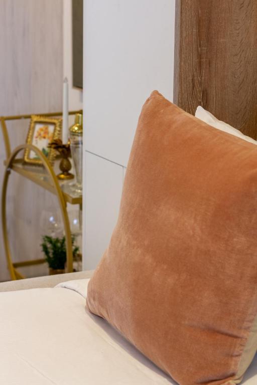 Urban Retreat at 8 Wilmer: Upper Level Studio Gem - Resim 20