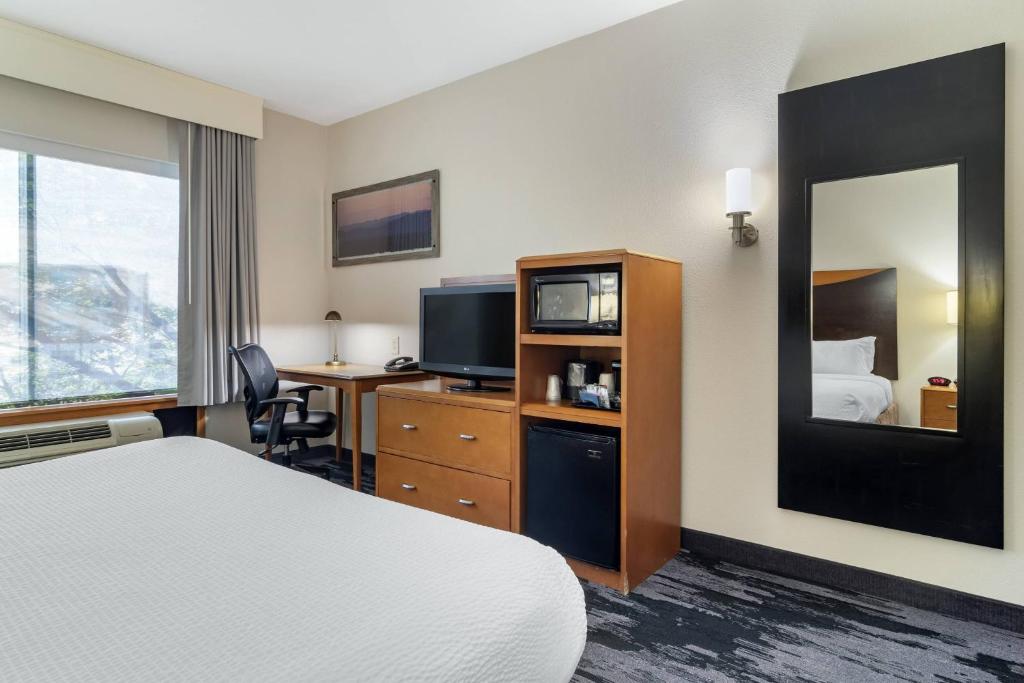 Fairfield Inn & Suites by Marriott Commerce - Zimmer Mit Kingsize-Bett