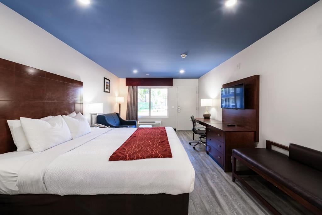 Hyland Inn near Pasadena Civic Center photo