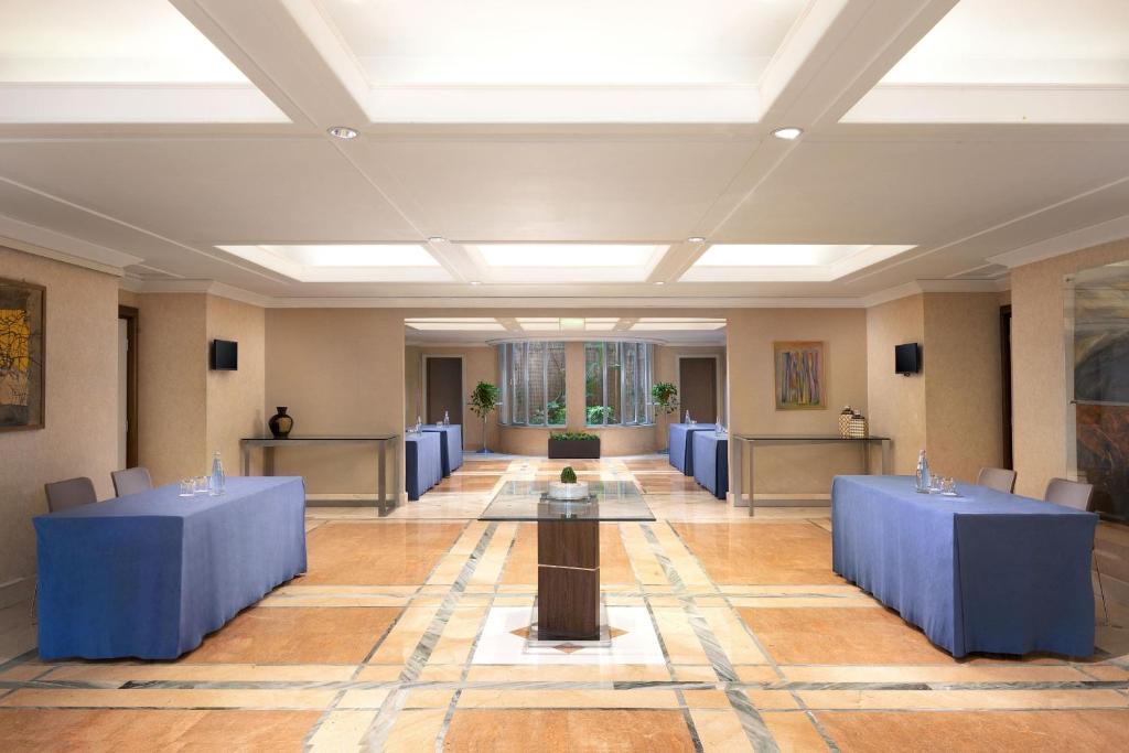 Courtyard by Marriott Rome Central Park - Resim 45