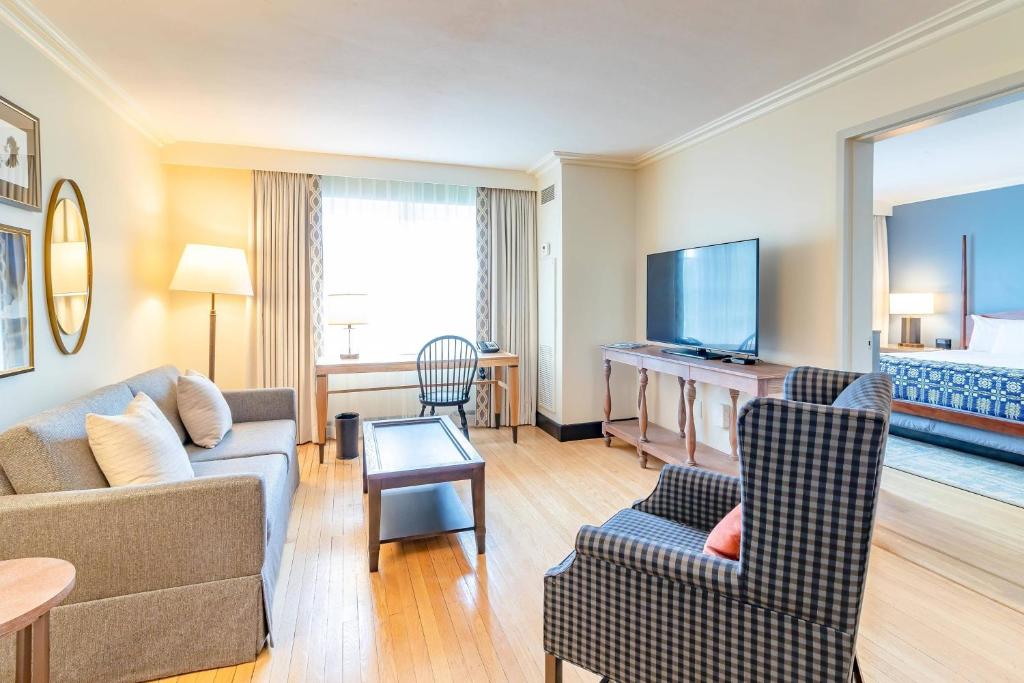 Williamsburg Lodge, Autograph Collection - 