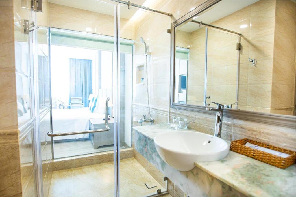 Hoa Binh PQ Resort - by BAY LUXURY - Superior Double Room