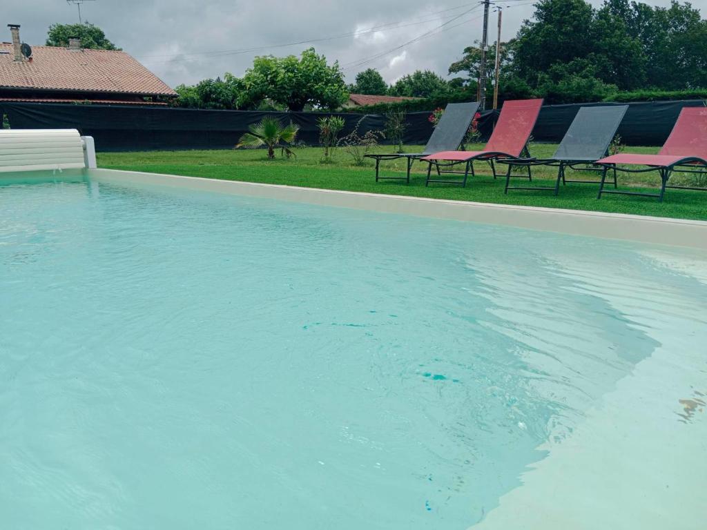 Πισίνα στο ή κοντά στο MAISON 9 COUCHAGES AVEC PISCINE